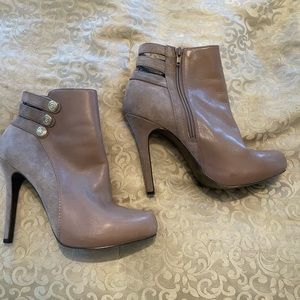 GUESS BOOTS ANKLE EMBELLISHED TOUPE SUEDE LEATHER SIZE 9M LIKE NEW